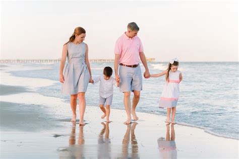 beautiful outfit ideas  family beach pictures  top myrtle beach family photographers