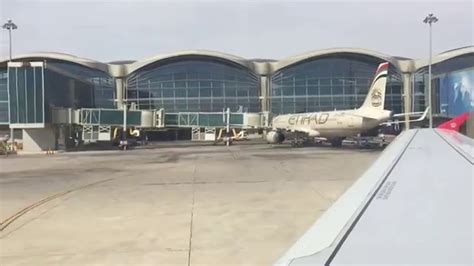 ‫اصطفاف الطائرة في مطار الملكة علياء الدولي queen alia international airport‬‎ youtube