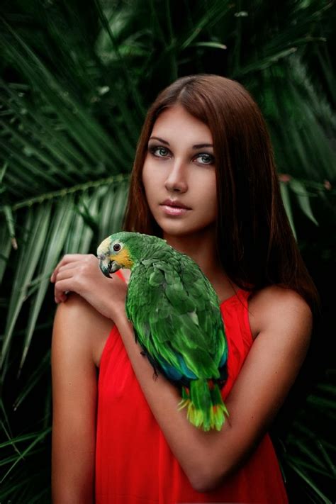 20 Sweet Babes Enjoying Company Of Parrots Best Photography Art