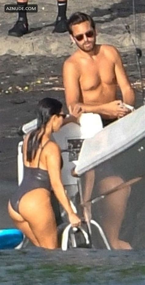 kourtney kardashian sexy in costa rica filming with scott disick 19 06