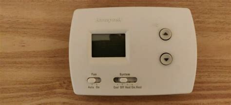 honeywell thd  programmable digital thermostat white