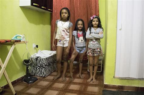 ‘favela Íntima retratos da vida particular das favelas e seus