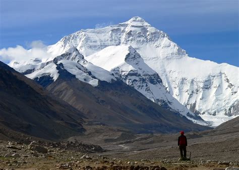 man  plans  climb mount everest   hopes  reclaiming worlds oldest title