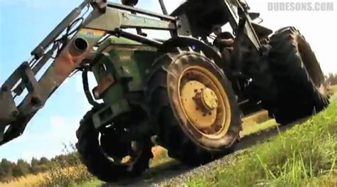 dumpertnl man mag meeliften met tractor