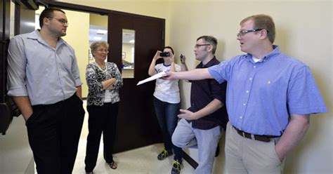 same sex marriage order defied by kentucky clerk s office in rejecting gay couples cbs news
