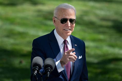 biden s ubiquitous shades are showing up at white house functions