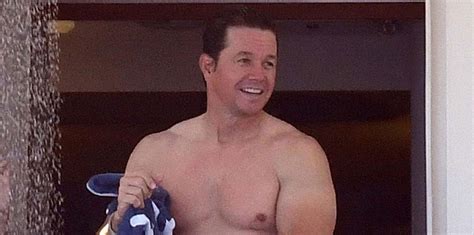 [pics] mark wahlberg shows his amazing abs in these