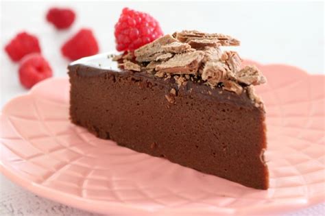 super easy  ingredient flourless chocolate cake  chocolate ganache