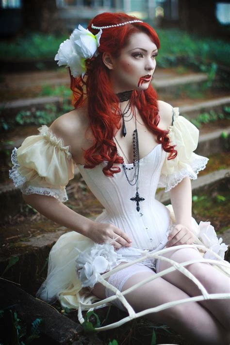 Vampire In 2020 Fashion Gothic Fashion Victorian Goth