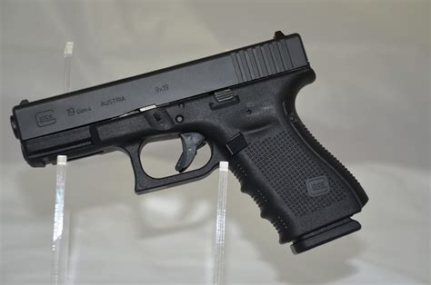 deactivated glock  austrian mm pistol  case manual  speed
