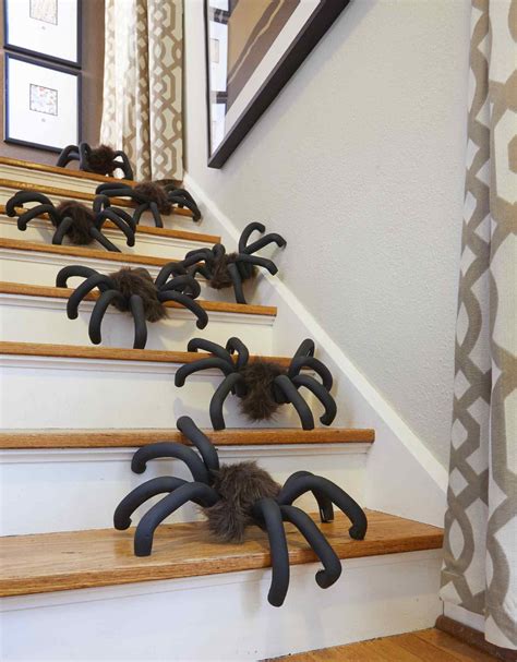 giant diy spiders    favorite halloween decor