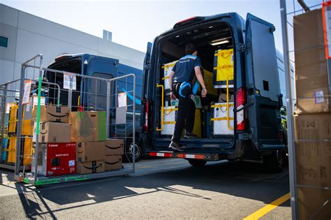 vans  deliver    amazon packages