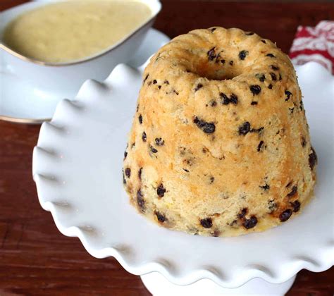 traditional spotted dick english steamed currant pudding  vanilla