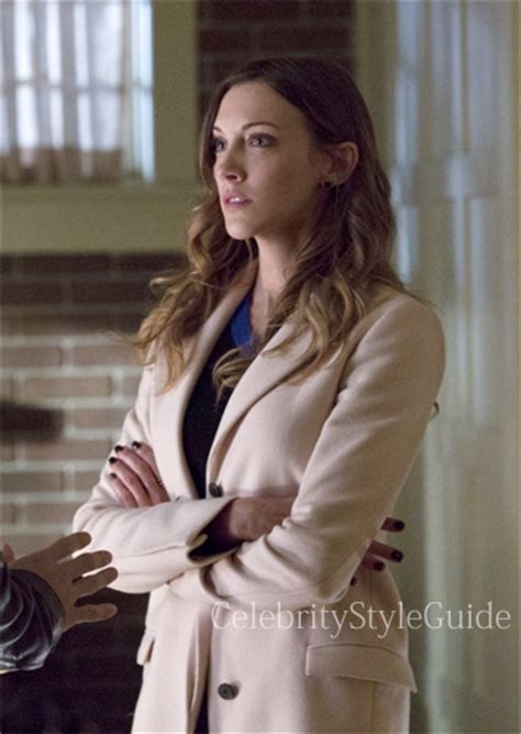 Arrow Fashion Katie Cassidy As Laurel Lance Wore This Theory Lavanya
