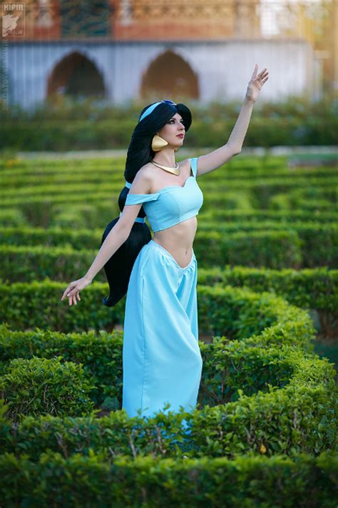 this princess jasmine cosplay is ethereally beautiful