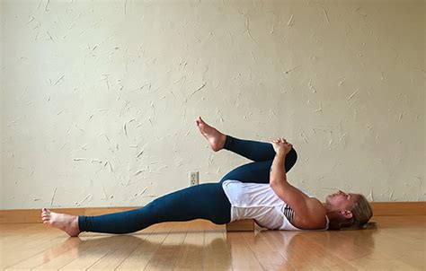 yoga poses  target tight hip flexors hip flexor yoga poses
