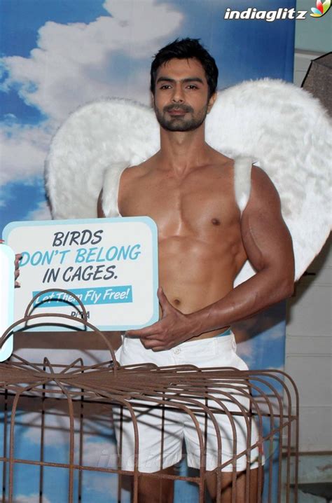 hot body shirtless indian bollywood model and actor ashmit patel