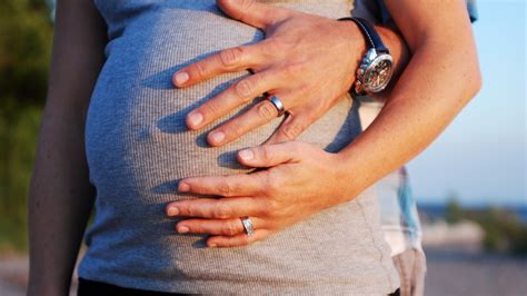 8 things a woman should never have to ask for when she s pregnant