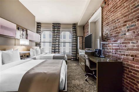 hotel rooms suites  downtown memphis hotel napoleon