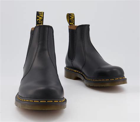 dr martens  chelsea boots  black leather stiefel