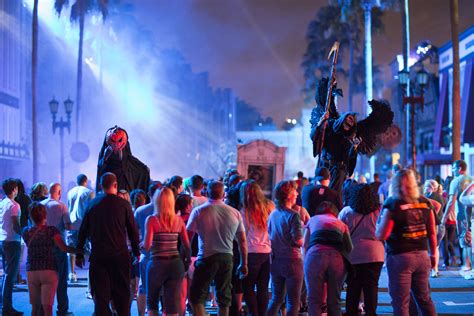 universal studios hollywood extends halloween horror nights