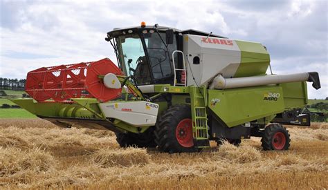 combine harvesters whos top     sold  ireland agrilandie