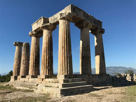 de overblijfselen van de apollo  het oude korinthe griekenland stock foto image  apollo