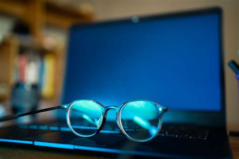 will blue light glasses protect your eyes to help you sleep better