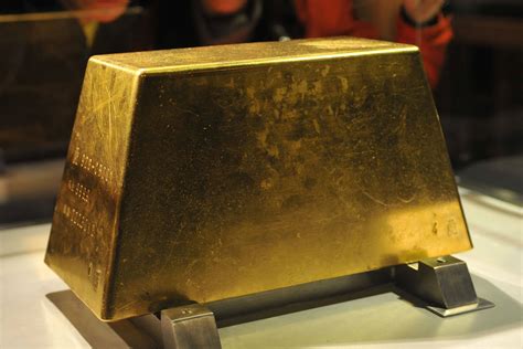 biggest gold bar   world worth financebuzz