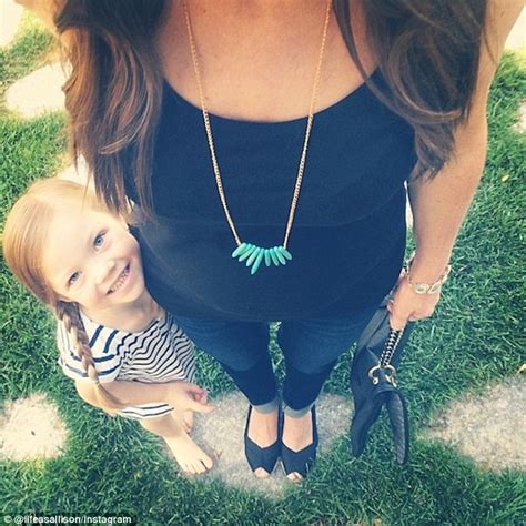 Mother Documents Stylish Pregnancy By Posting A Selfie Of Her Outfit