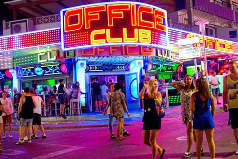 Brits Fleeced For £35 000 In Magaluf Lap Dancing Scam That Saw Some