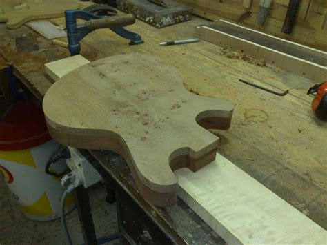fabrication   etabli fabrication dune guitare electrique terminee le