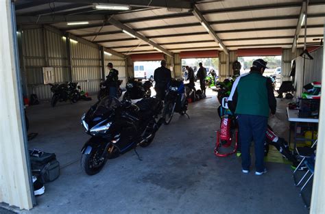 pictures from the kawasaki track day at queensland raceway