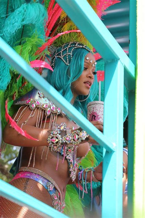 Pin By Sarah On Gen People And Faces Rihanna Carnival