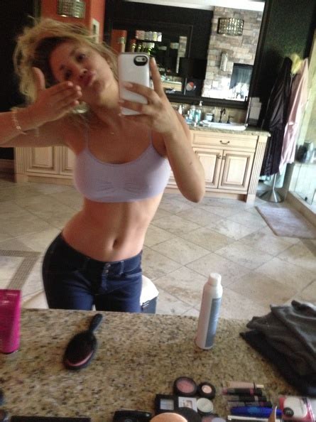 Kaley Cuoco Selfies The Fappening 2014 2019 Celebrity