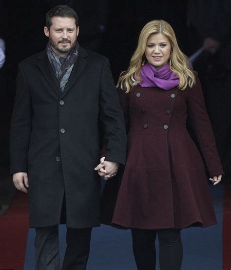 Kelly Clarkson Gives Us A Glimpse Into Her Marriage And