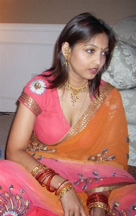 desi aunty real hot pictures indian aunty blouse saree photos film