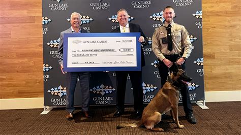 Allegan Sheriffs Department Accepts 10 000 Donation For New K9