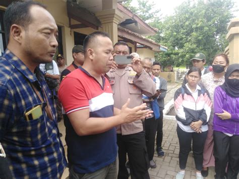 kantor kecamatan ciasem didatangi ratusan calon buruh pt sungbo jaya