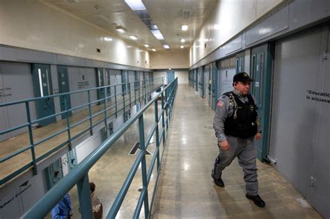 Texas Prisons Lift Long Standing Ban For Some Prisoners Houston Chronicle