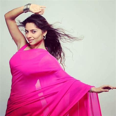 Gorgeous Sonalee Kulkarni Marathi Actress Fashion Design Clothes