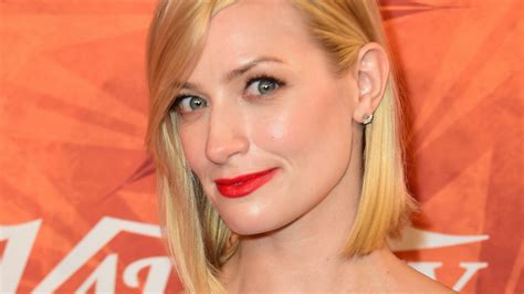 beth behrs of 2 broke girls will serve up life lessons and health