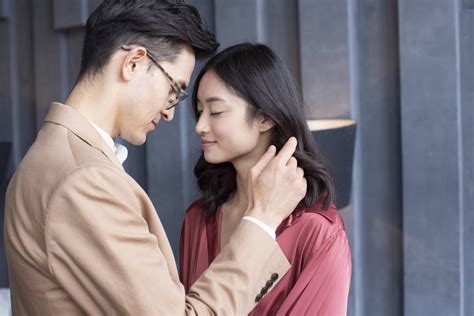 【付き合う前のイチャイチャ】許容範囲はどこまで？男女の心理と目的を解説 Light Up（ライトアップ）