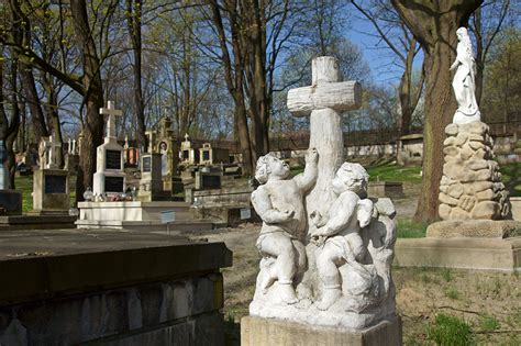 association  significant cemeteries  europe wdec   krakow