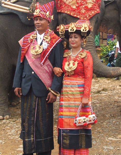 Baju Adat Kota Ambon, baju pernikahan adat ambon radea