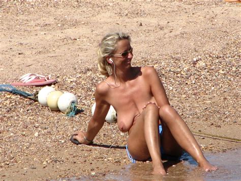 voyeur topless blonde saggy beach mature high definition porn pic v