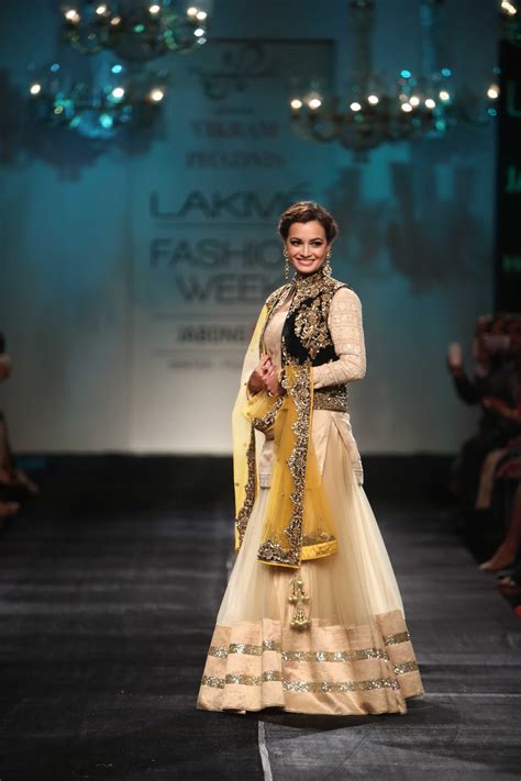 Pretty Dia Mirza Walked The Ramp For Vikram Phadnis At Lakme Fashion