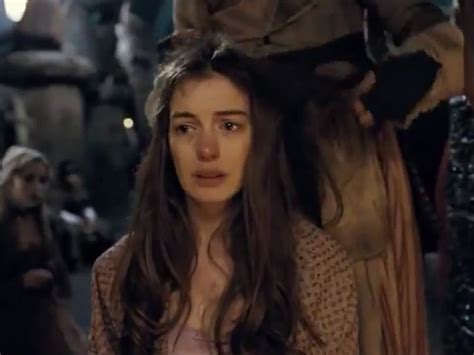 the new les miserables trailer starring anne hathaway s buzz cut business insider