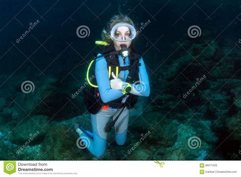 Beauty Blonde Scuba Diver Girl Beautiful Woman Diving Deep