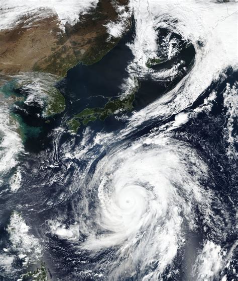 typhoon hagibis bergerak meninggalkan daratan jepang  tidak